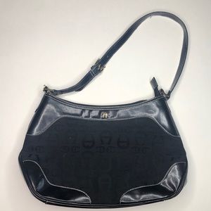 A Etienne Aigner Pursue